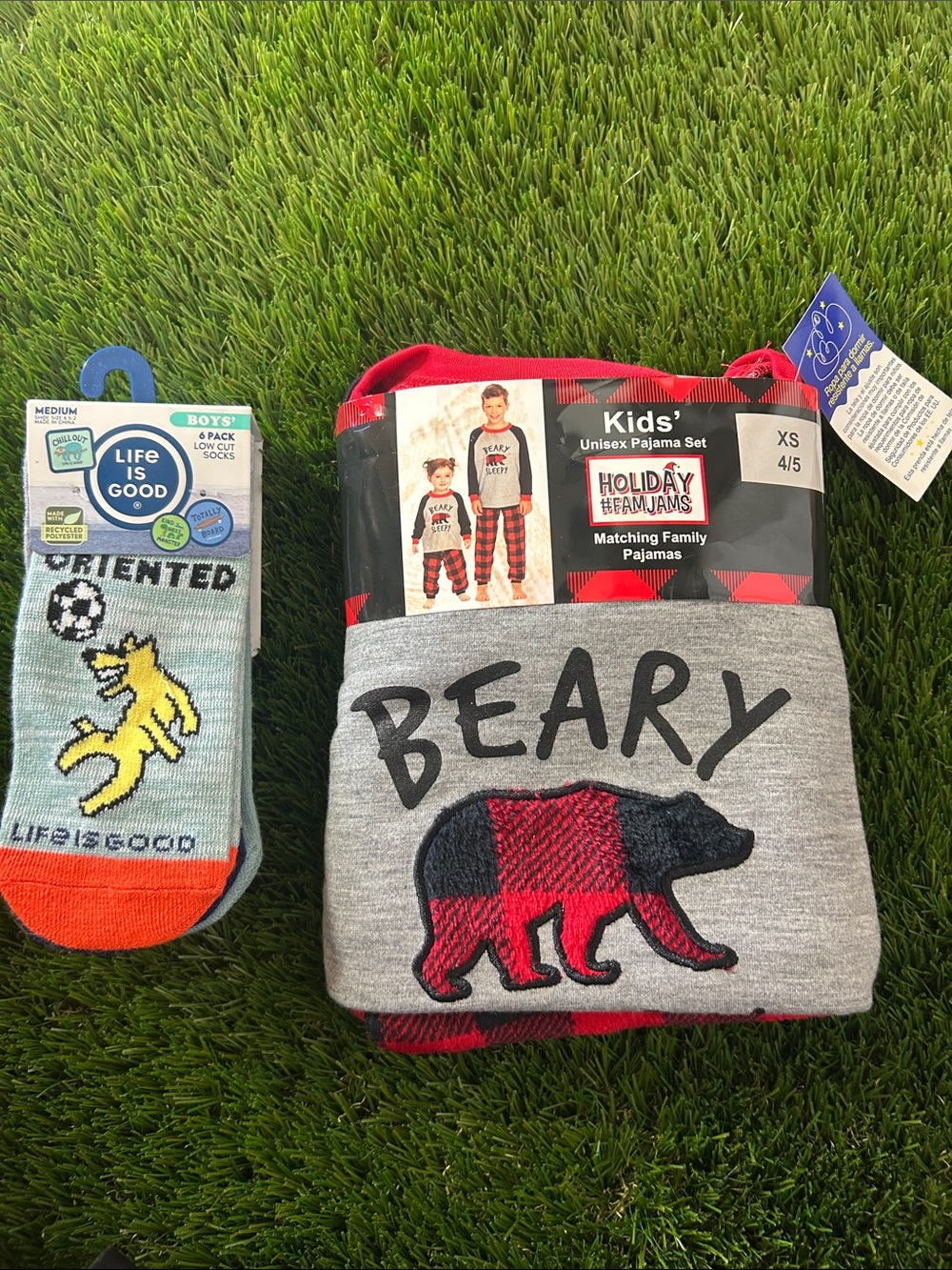 Life is Good Socks & Holiday Jammies Kids' Gray 'Beary' Pajama Set - XS (4/5)